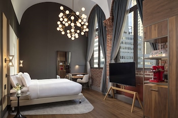 Penthouse Park Av. Jr. Suite with Terrace