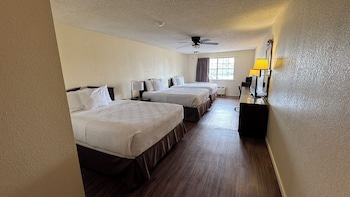 3 Queen Bed Non-Smoking