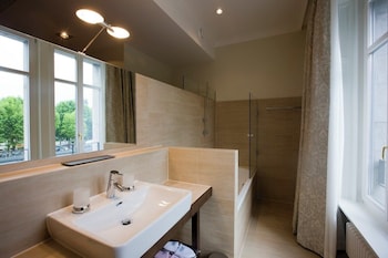 Deluxe Room, 1 Queen Bed, City View