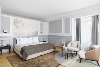 Suite, 1 Queen Bed, Terrace, Lake View