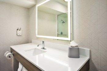Standard Room, 1 Queen Bed (QAAN)