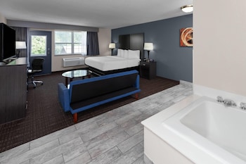 Deluxe Studio Suite, 1 King Bed, Non Smoking