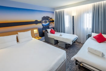 Superior room, 1 double bed and 2 single beds
