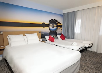 Superior room, 1 double bed and 2 single beds