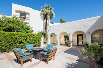 Two Queen Beds with Shared Patio Firepit