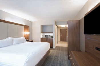 Standard Room, 1 King Bed, Accessible (Comm, Mobil, Roll-In Shower)