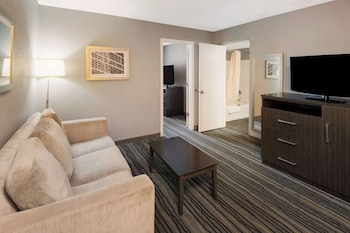 Suite, 1 King Bed, Non Smoking, Refrigerator