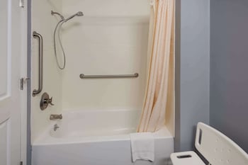Standard Room, 1 King Bed, Accessible, Bathtub