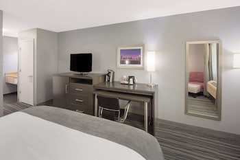 Standard Room, 1 King Bed, Non Smoking, Refrigerator