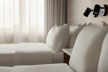 Business Room, 2 Queen Beds, Non Smoking (Larger Room;with Sofabed)