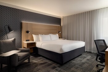 Standard Room, 1 King Bed, Atrium view