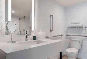 Suite, 1 King Bed, Accessible, Bathtub