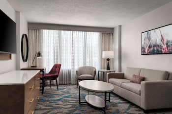 Suite, 1 King Bed, Accessible, Bathtub