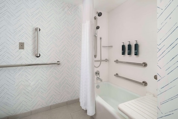 Room, 1 King Bed, Accessible, Bathtub