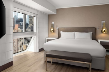2 Bedroom Suite with 1 King Bed, 1 Queen Bed