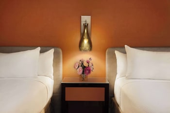 2 Double Beds