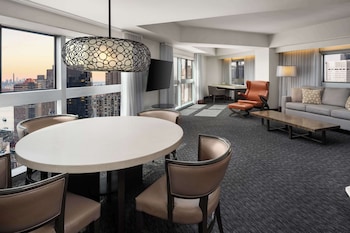 Deluxe Suite, 1 Bedroom (Skyline)
