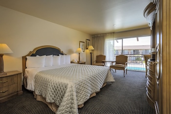 Room, 1 King Bed, Accessible, Non Smoking (Courtyard View)