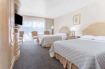 Room, 2 Double Beds, Accessible, Non Smoking (Courtyard View)