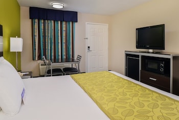Room, 1 Queen Bed, Accessible, Smoking
