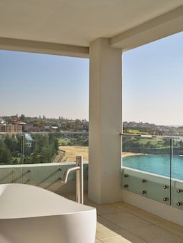 Suite, Club Lounge Access (The Pacific Suite)