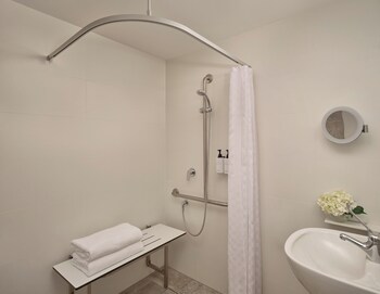 Junior Suite, 1 Double Bed, Ocean View (Accessible)