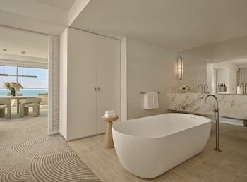Suite, Club Lounge Access (The Pacific Suite)