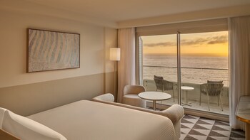 Premium King Signature Ocean Front Room