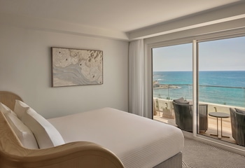 King Ocean Front Deluxe Suite
