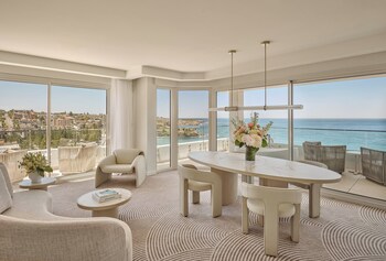 Suite, Club Lounge Access (The Pacific Suite)