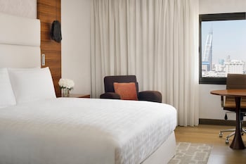 Classic Room, 1 King Bed, Smoking (High Floor)