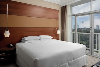 Club Suite, 1 King Bed, Balcony