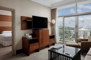 Club Suite, 1 King Bed, Balcony