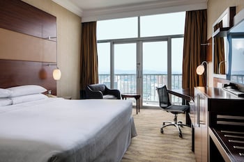 Deluxe Room, 1 King Bed (Balcony)