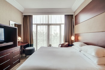 Deluxe Room, 1 King Bed (Balcony)