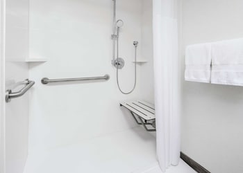 Room, 1 Queen Bed (Roll-In Shower, Mobility & Hearing)