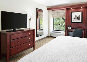 Room, 1 Queen Bed (Roll-In Shower, Mobility & Hearing)