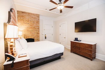 Premier Parlor Suite King