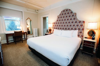 Premier Parlor Suite King
