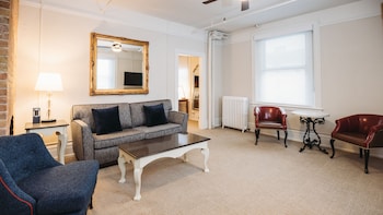 Premier Parlor Suite King