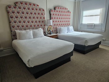 Double Queen Junior Suite