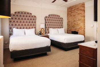 Double Queen Junior Suite