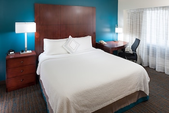 Suite, 2 Bedrooms, Lake View (Balcony)