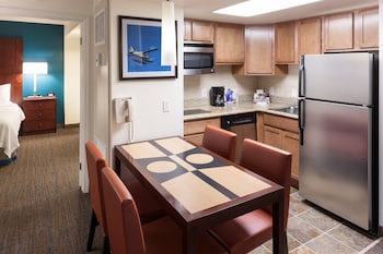 Suite, 2 Bedrooms, Lake View (Balcony)