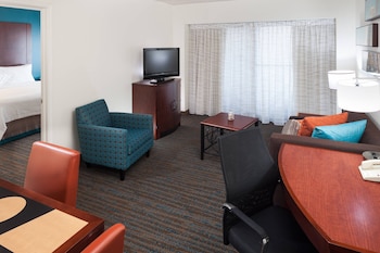 Suite, 1 Bedroom, Lake View (Balcony)