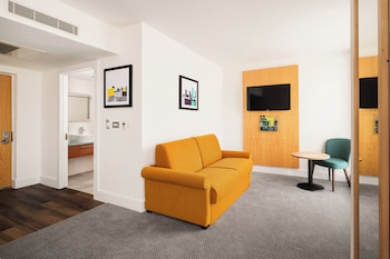 Premium Room, 1 King Bed with Sofa bed (Single Sofa)