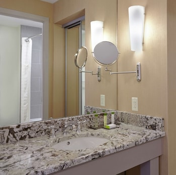 Studio, 1 King Bed, Accessible Kitchenette
