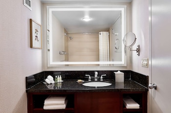 Studio, 1 King Bed, Accessible Kitchenette