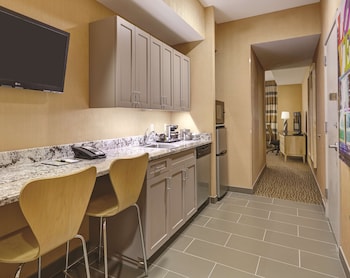 Studio, 1 King Bed, Kitchenette