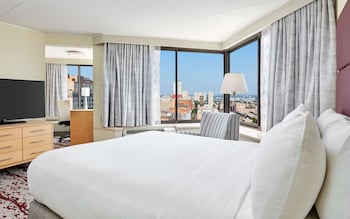 Room, 1 Queen Bed, Accessible, Bathtub